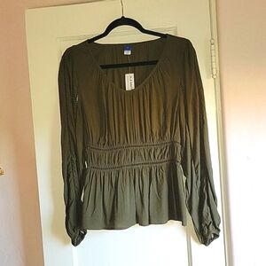 Old Navy olive green dressy top. Size M